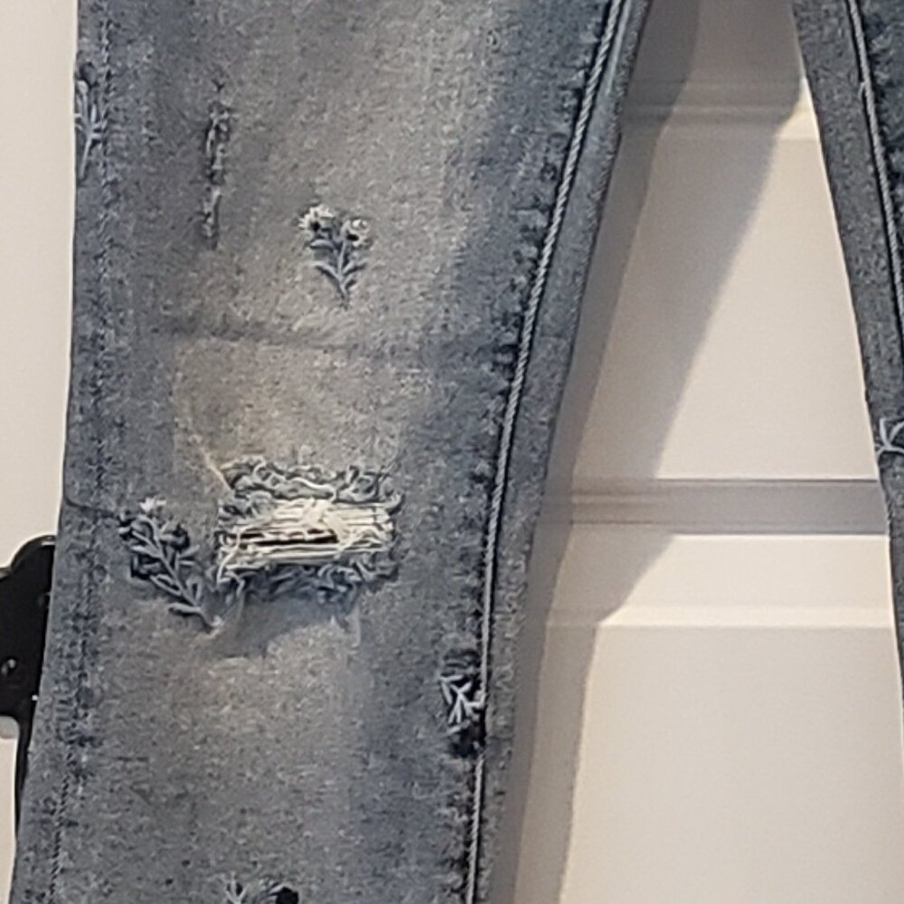 NWT: Driftwood Audrey High Rise Embroidered Jeans Sizes:24 & 25 - Picture 3 of 7